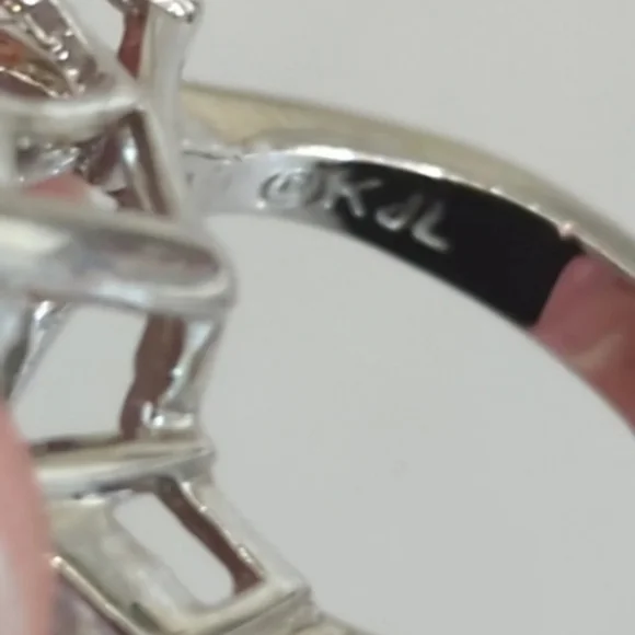 Kenneth Jay Lane Emerald Simulated Diamond Ravishing Beauty Ring Size 6 - Picture 5 of 7